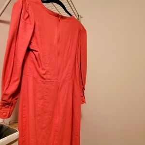 Short dress with button hand, coral color. Size 8